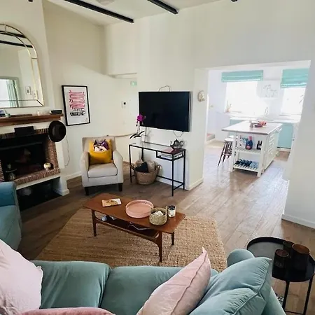 The Lemon Tree House By Intiholidays *