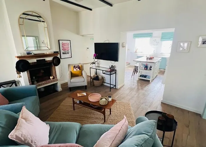 The Lemon Tree House By Intiholidays *